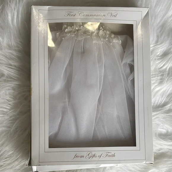 White First Communion Veil - Picture 1 of 6